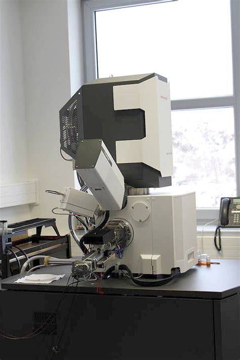 přehled zobrazovací techniky elektronových mikroskopů