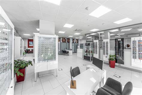 obchodni interier optiky prodejna
