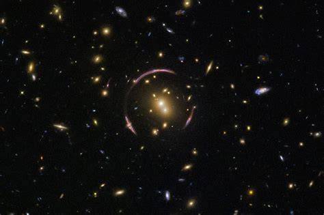 galaxie a gravitační čočky